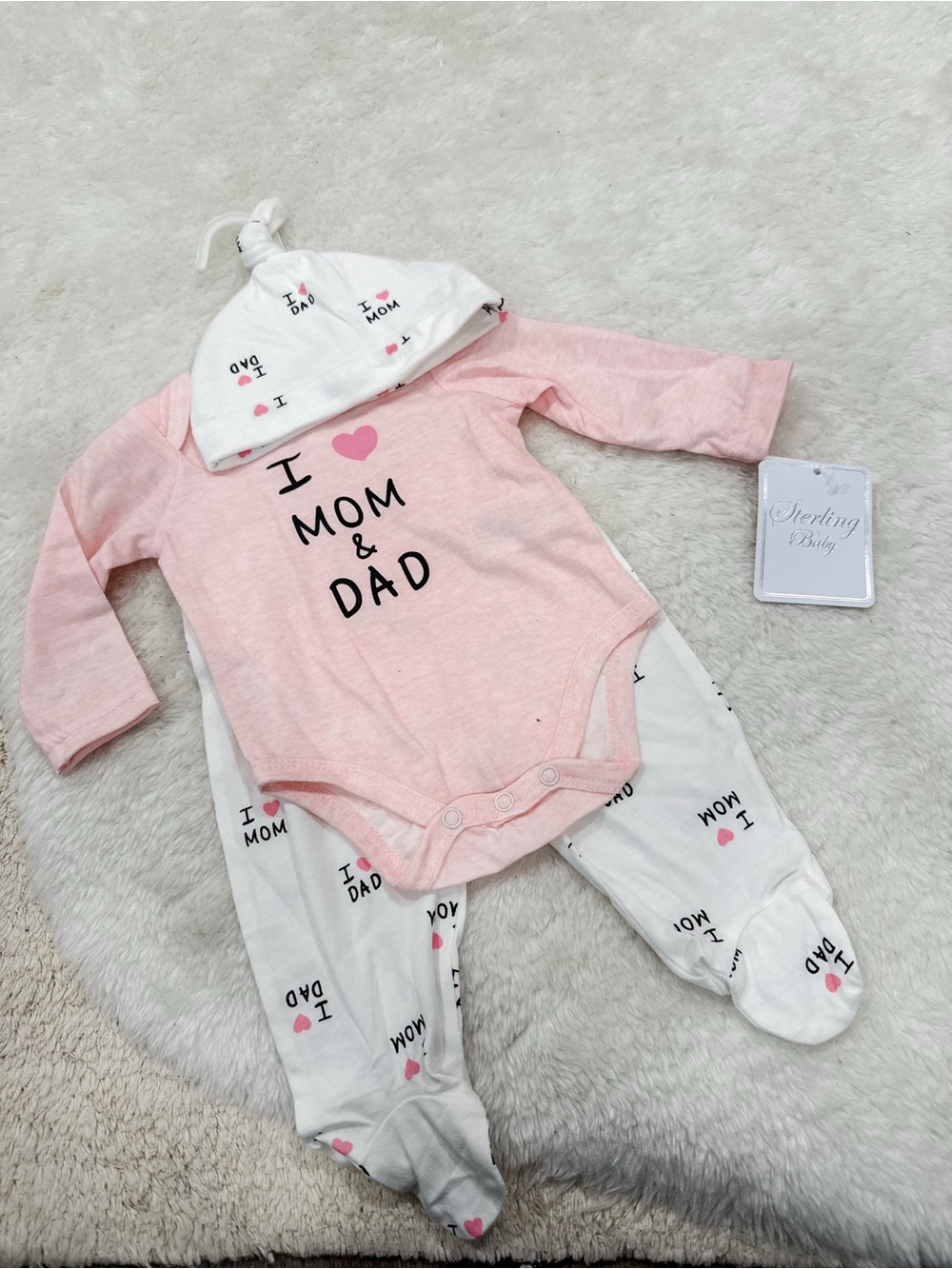 Pink 'I ♥ Mom & Dad' One-Piece Set Baby Girl Outfit Set
